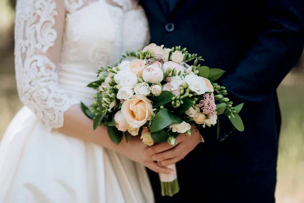 Bouquet Casamento Elegante Flores Naturais Frescas Vegetação — Fotografia de Stock