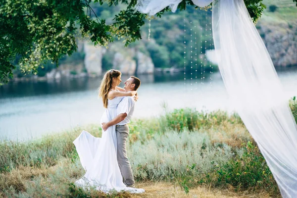 Young Couple Girl Guy Walking Field Background River — Stock Photo, Image