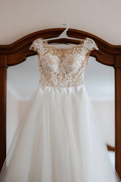 Perfektes Hochzeitskleid Hochzeitstag — Stockfoto