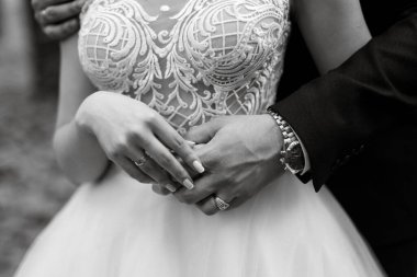 Gelin ve damat elini tuttum