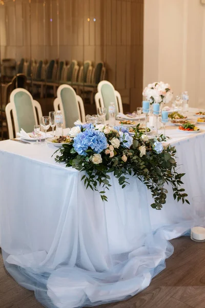 Presidium Dos Recém Casados Salão Banquetes Restaurante Decorado Com Velas — Fotografia de Stock