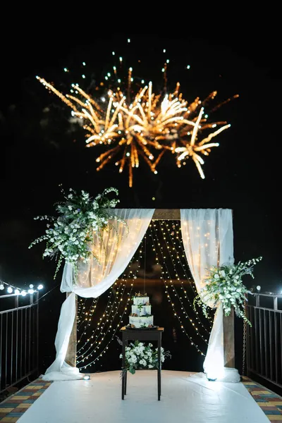 Pastel Bodas Boda Los Recién Casados Con Fuego —  Fotos de Stock