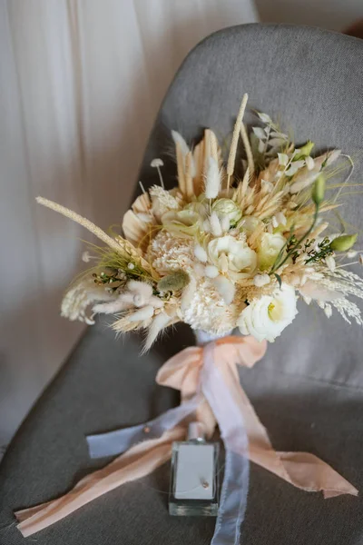 Brautstrauß Aus Getrockneten Wildblumen Und Getrockneten Blumen — Stockfoto