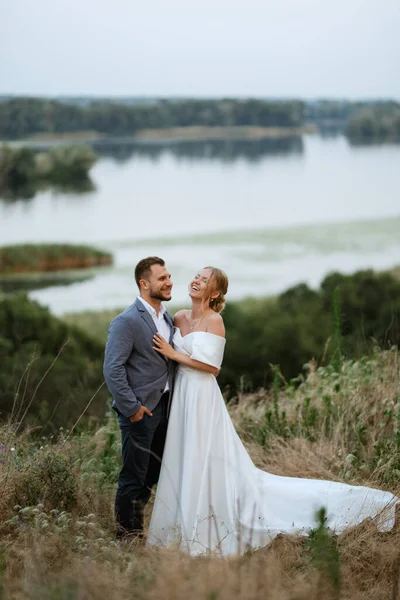 Bride Groom Walk Woods — Stock Photo, Image