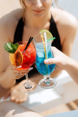 Şarap için düğün kadehi ve kristalden şampanya