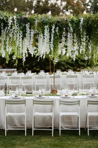 장식적 요소가 결혼식을 정원에 — 스톡 사진