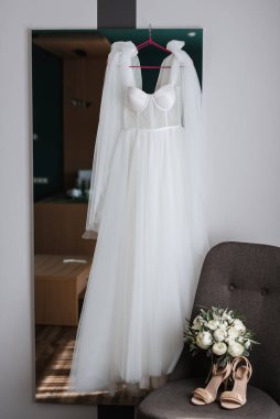 Düğün gününde mükemmel gelinlik.