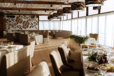 Düğünler için ziyafet salonu, şölen salonu dekorasyonu, atmosfer dekorasyonu.