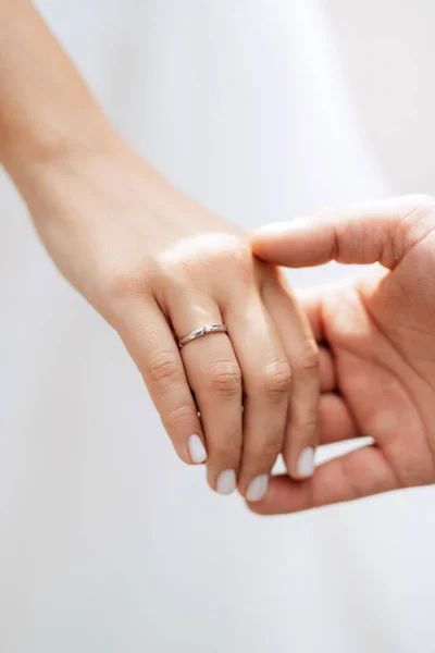 Наречений Наречений Ніжно Тримають Руки Між Ними Любов Відносини — стокове фото