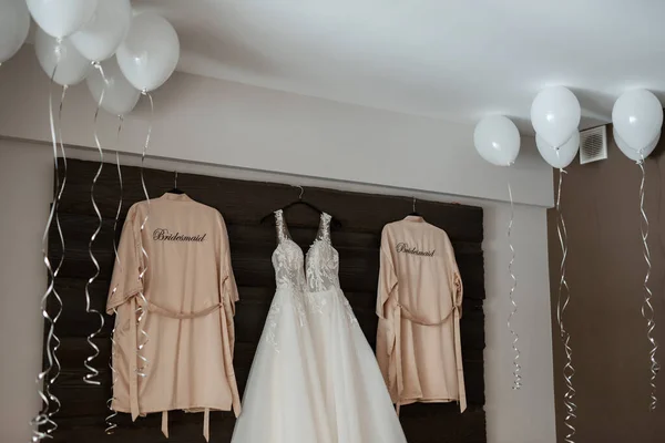 Perfektes Hochzeitskleid Hochzeitstag — Stockfoto
