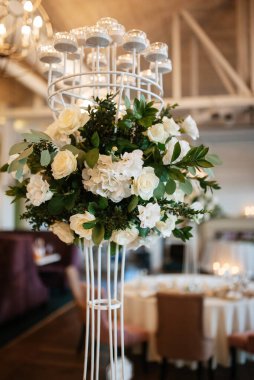 Düğünler için ziyafet salonu, şölen salonu dekorasyonu, atmosfer dekorasyonu.