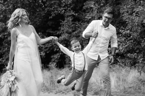 Happy Family Three Dad Mom Son Walk Woods — Stockfoto