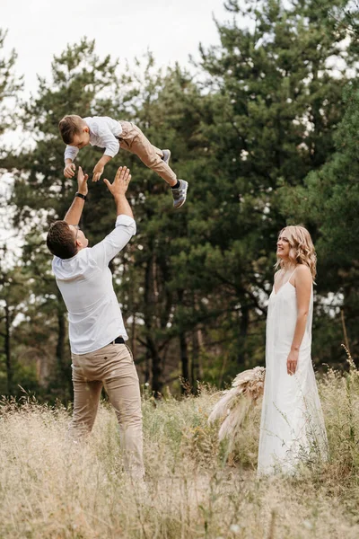 Happy Family Three Dad Mom Son Walk Woods — Stockfoto