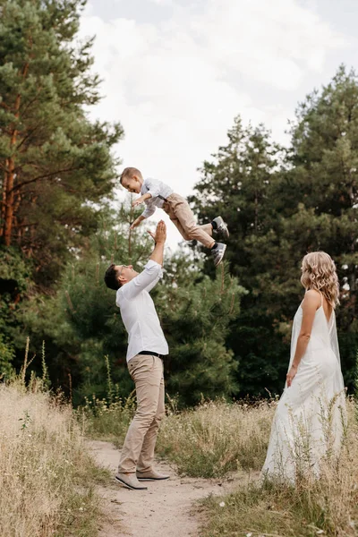 Happy Family Three Dad Mom Son Walk Woods — Stockfoto