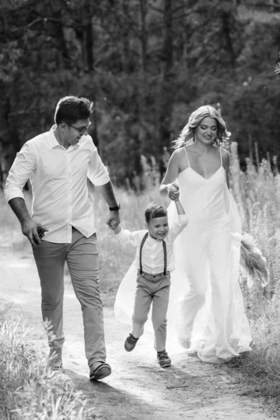 Happy Family Three Dad Mom Son Walk Woods — Stockfoto