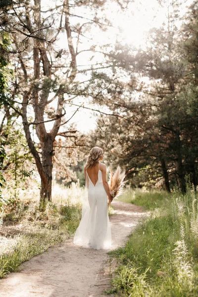 Happy Bride Girl White Light Dress Bouquet Dried Flowers Forest — Stock fotografie