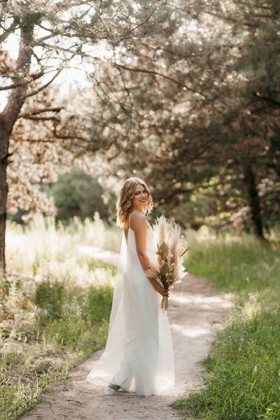 Happy Bride Girl White Light Dress Bouquet Dried Flowers Forest — Stockfoto