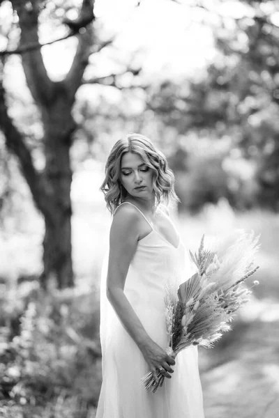 Happy Bride Girl White Light Dress Bouquet Dried Flowers Forest — Stockfoto