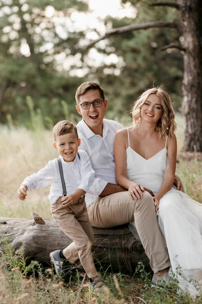 Happy Family Three Dad Mom Son Walk Woods — Stok fotoğraf