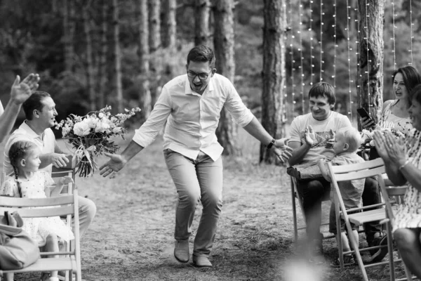 Wedding Ceremony Marriage Guy Girl Backdrop Arch Forest Path — Foto Stock