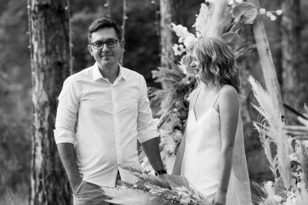 Wedding Ceremony Marriage Guy Girl Backdrop Arch Forest Path — Foto Stock