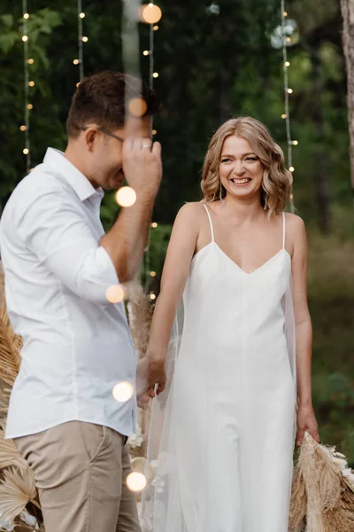 Wedding Ceremony Marriage Guy Girl Backdrop Arch Forest Path — Stockfoto