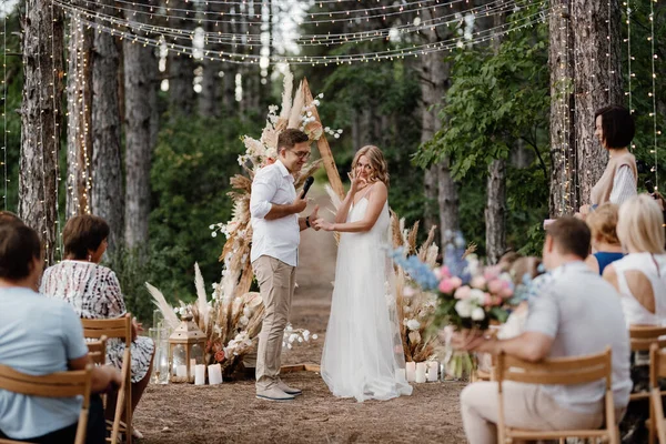 Wedding Ceremony Marriage Guy Girl Backdrop Arch Forest Path — Foto Stock