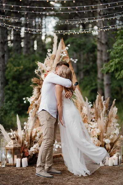 Wedding Ceremony Marriage Guy Girl Backdrop Arch Forest Path — Stockfoto