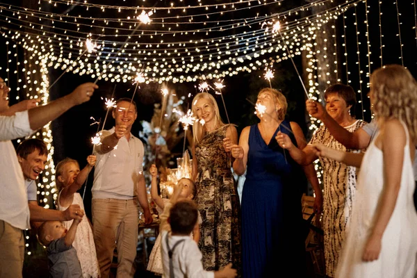 Evening Wedding Family Dinner Forest Light Bulbs Candles — 图库照片