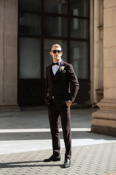 Portrait Groom Brown Three Piece Suit Bow Tie Wedding Day — Fotografia de Stock