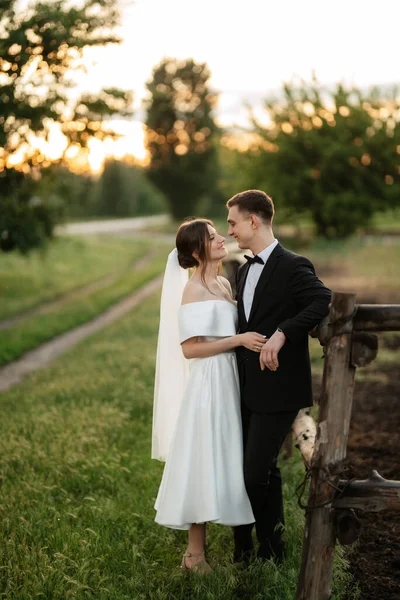 Young Couple Groom Black Suit Bride White Short Dress Walk — Fotografia de Stock