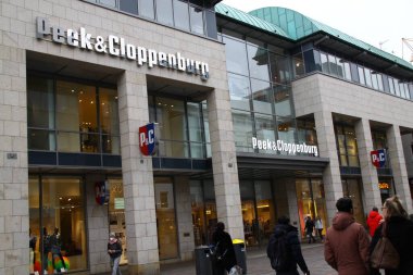 Paderborn, Kuzey Ren-Vestfalya, Almanya, 15 Mart. 2020, Tekstil mağazası Peek & Cloppenburg Binası