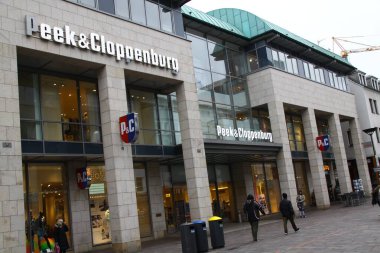 Paderborn, Kuzey Ren-Vestfalya, Almanya, 15 Mart. 2020, Tekstil mağazası Peek & Cloppenburg Binası