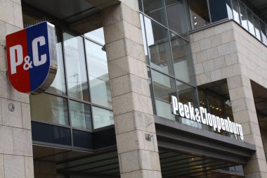 Paderborn, Kuzey Ren-Vestfalya, Almanya, 15 Mart. 2020, Tekstil mağazası Peek & Cloppenburg Binası