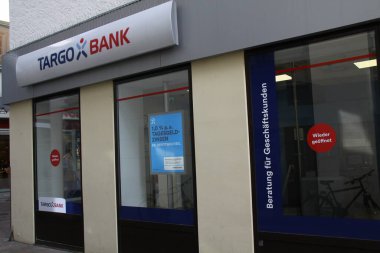 Paderborn, Kuzey Ren Westphalia, Almanya, 16 Mart. 2022, Paderborn 'daki Targo Bank şubesinin girişi.