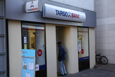 Paderborn, Kuzey Ren Westphalia, Almanya, 11 Kasım. 2020, Paderborn 'daki Targo Bankası şubesinin girişi.