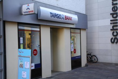 Paderborn, Kuzey Ren Westphalia, Almanya, 11 Kasım. 2020, Paderborn 'daki Targo Bankası şubesinin girişi.