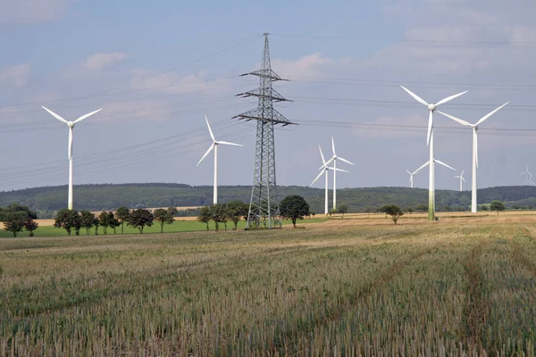 Táj Szélturbinákkal Villamosenergia Termeléshez Fenntartható Energiatermeléshez — Stock Fotó