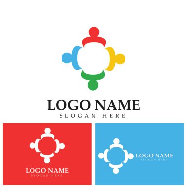 Renkli insanların dairesel bir şekilde bulunduğu topluluk logosu tasarımı. Takım çalışması dayanışmasının sembolü. İnsan konsept vektör çizim şirketi sosyal ağ forumunu markalaştırıyor