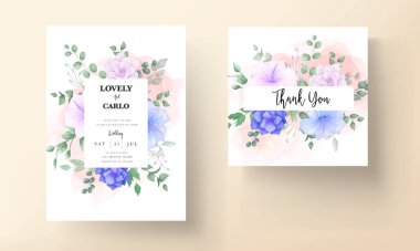 Güzel çiçek ve düğün davetiyesi bırakır