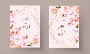 Güzel pembe çiçekli düğün davetiyesi seti