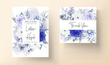 Güzel mavi çiçekli düğün davetiyesi şablonu