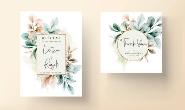 Zarif düğün davetiyesi, suluboya yaprakları ve adaçayı rengi.