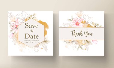 Güzel pembe çiçekli ve altın çiçekli davetiye kartı şablonu