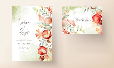 Kırmızı elma, fındık ve mantarlı suluboya düğün davetiyesi.