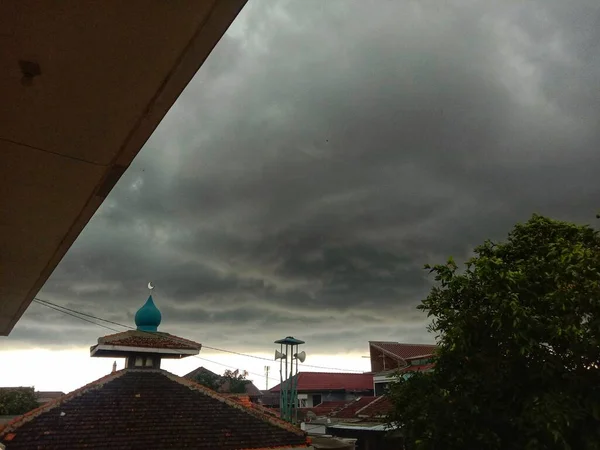 Nuages Noirs Dans Après Midi — Photo