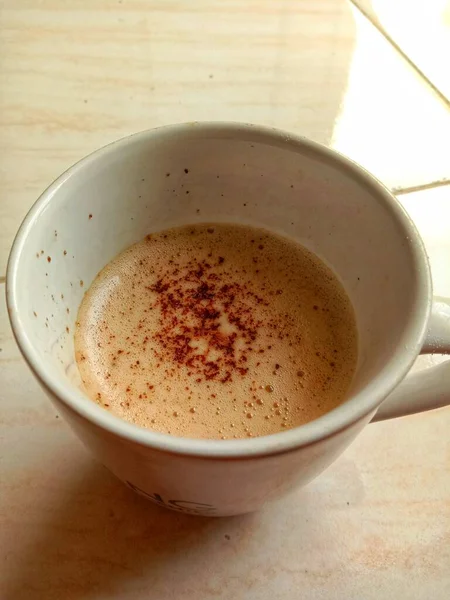Sabahları bir fincan kapuçino.