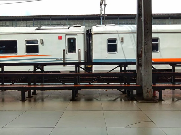 Comboio Estacionado Estação Manhã — Fotografia de Stock