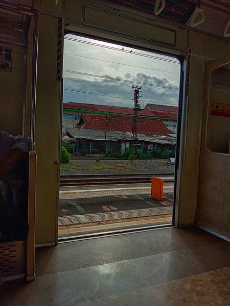 Vista Fora Transporte Ferroviário Durante Dia — Fotografia de Stock