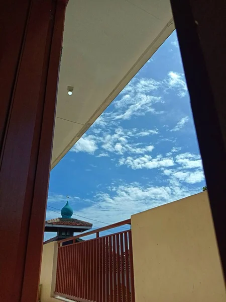 Schöne Aussicht Von Der Zimmertür Während Des Tages — Stockfoto